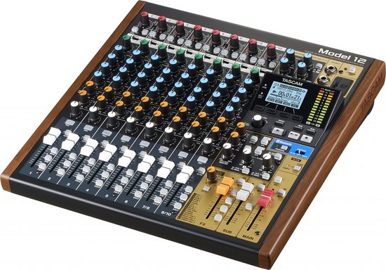 Tascam Model 16 �������� �����. USB ���������, 12 ���� � 4 ������ ������