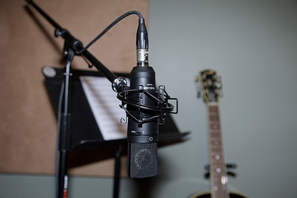 Tascam TM-80 � ��������� �������. ��������� �������: 20 �� � 20 ���