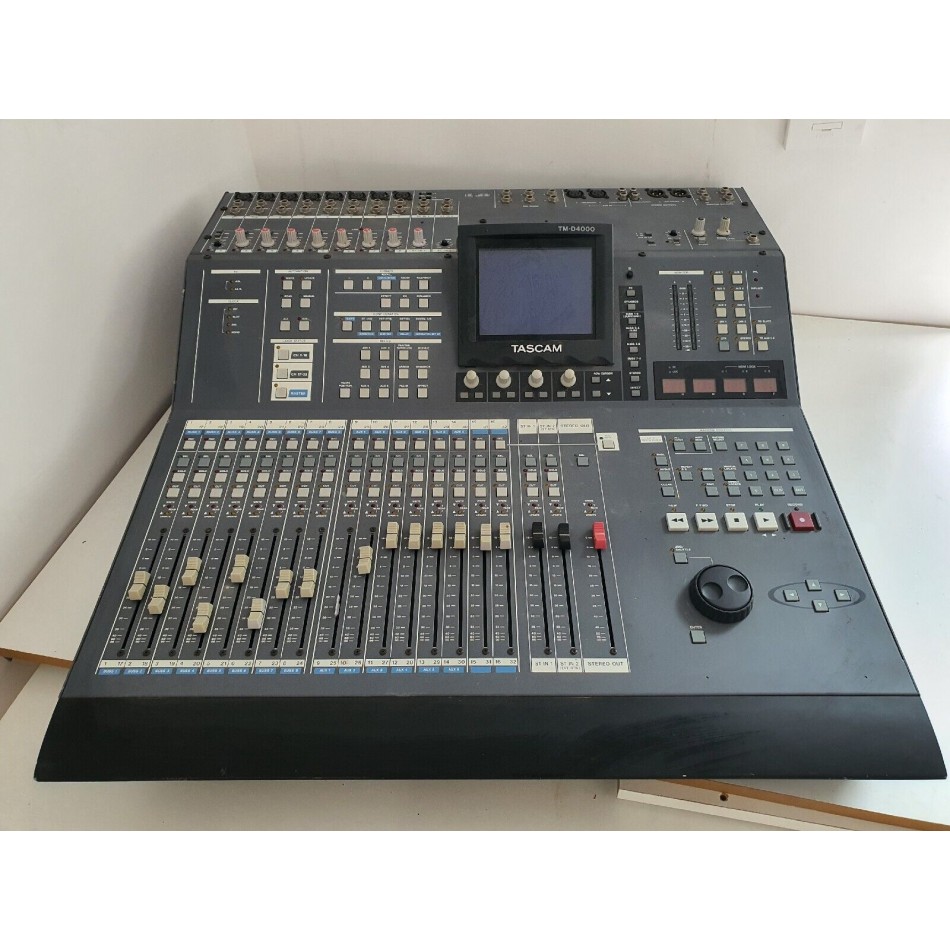 Tascam TM-D4000 �������� �����. USB ���������, 36 ������� ������