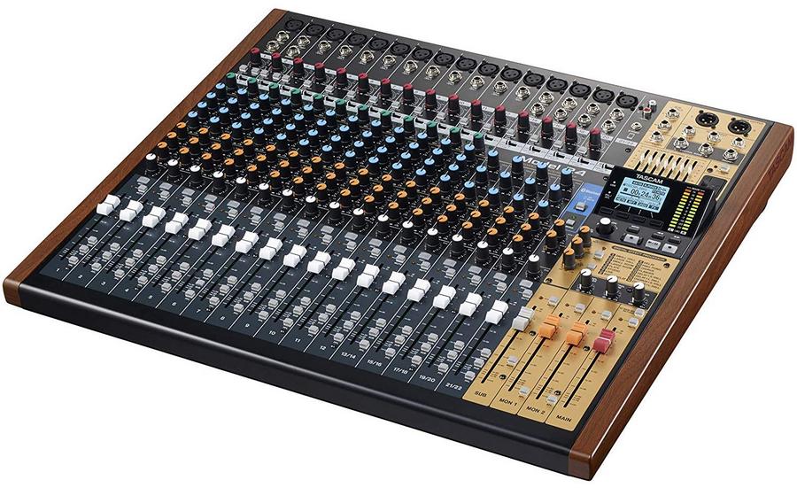 Tascam Model 24 �������� �����. USB ���������, 12 ���� � 4 ������ ������